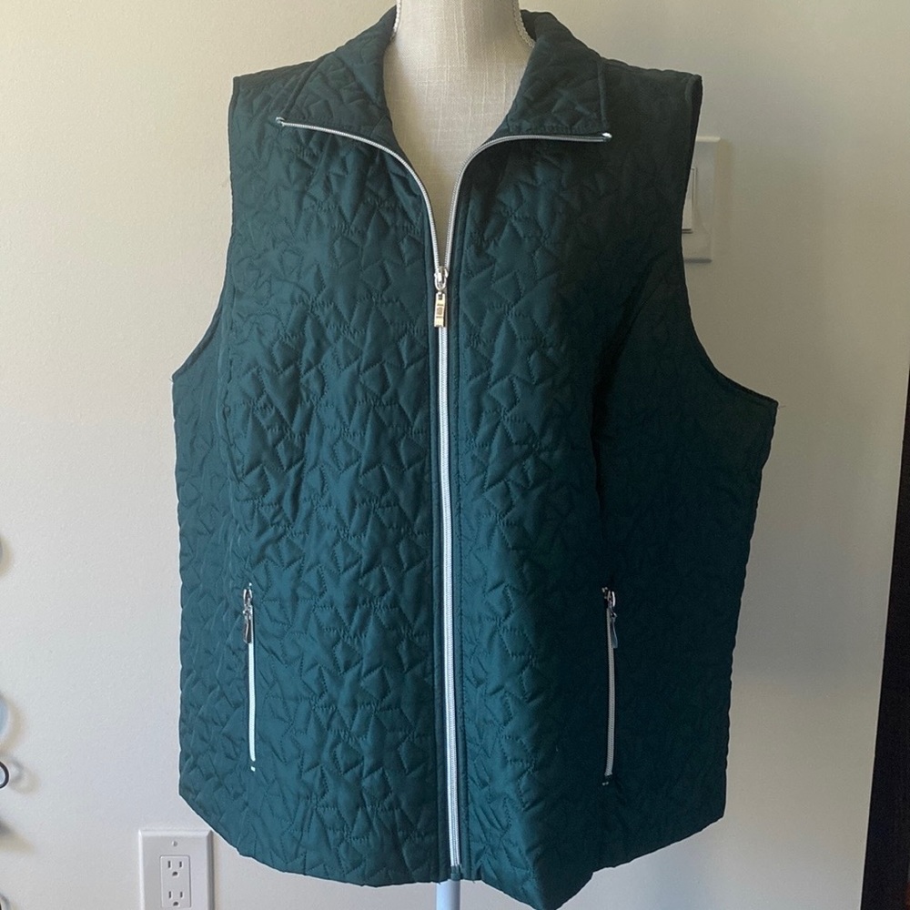 NWT CJ Banks Quilted Zip Front Vest      Pockets   Polyester   Forest Green   2X